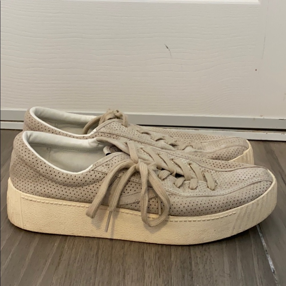 Sneakers - Picture 4 of 6